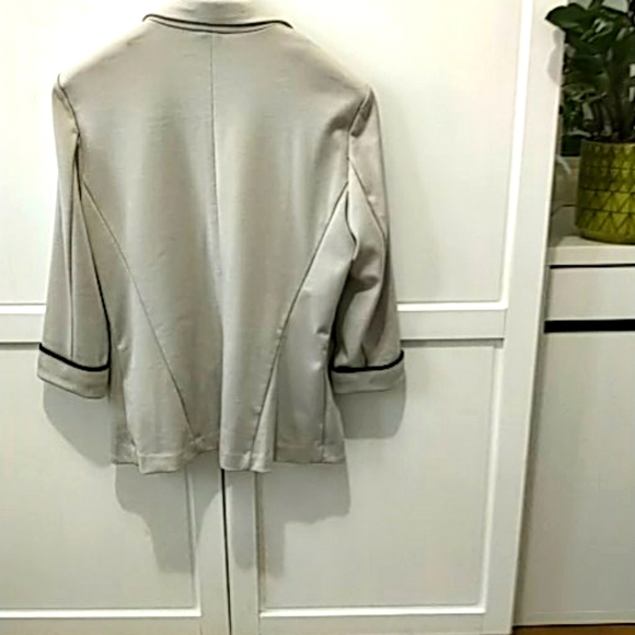 Jacket - Picture 2 of 8